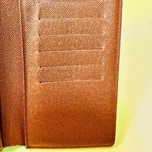 Louis Vuitton passport Monogram Bifold Wallet clean in good condition - Picture 11 of 15